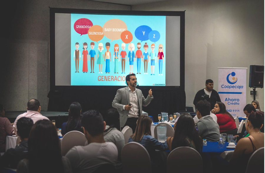 Allan Lorìa en taller